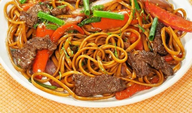 Tallarin saltado de carne