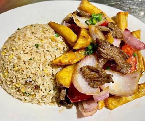 Lomo saltado con chaufa