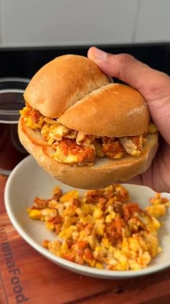 Pan con huevo y hot dog