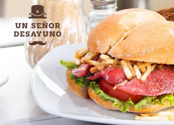 Pan con chorizo y papas