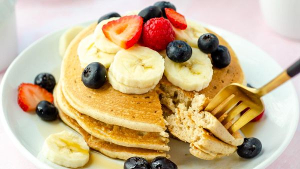 Panckakes con fruta y miel