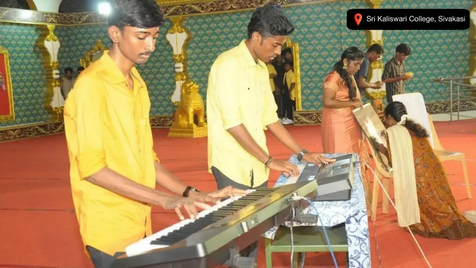 MS Dharani Performed at Sri Kaliswari College Photo