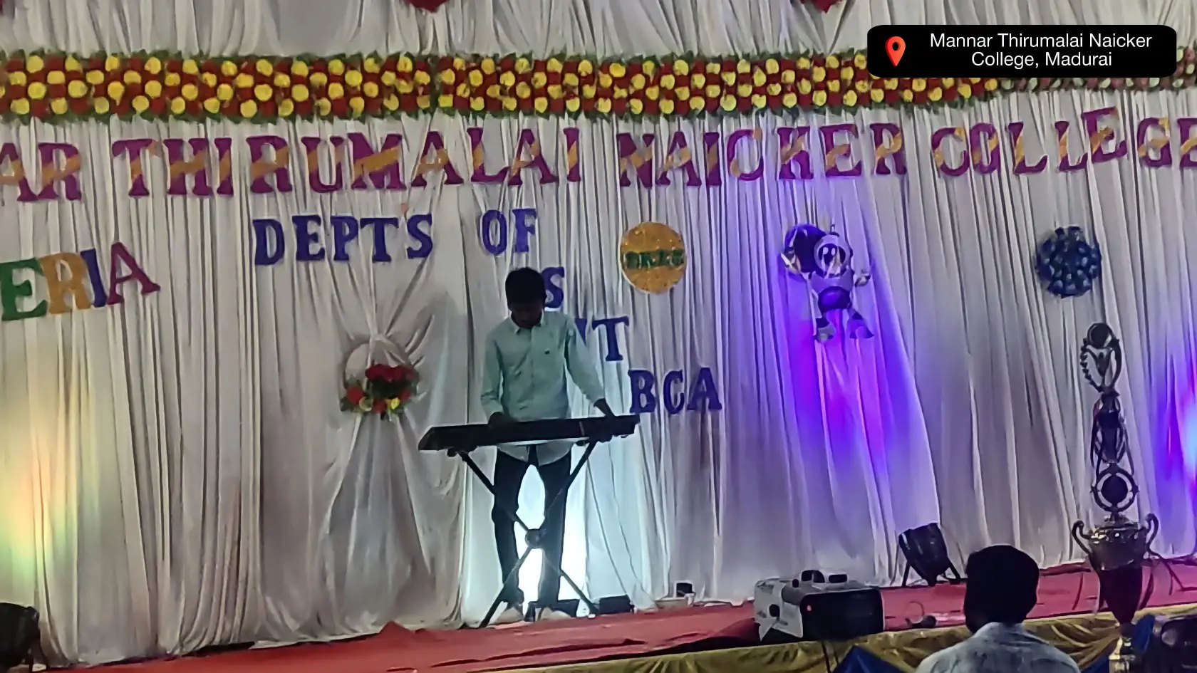 MS Dharani Performed at Mannar Thirumalai Naicker College Photo