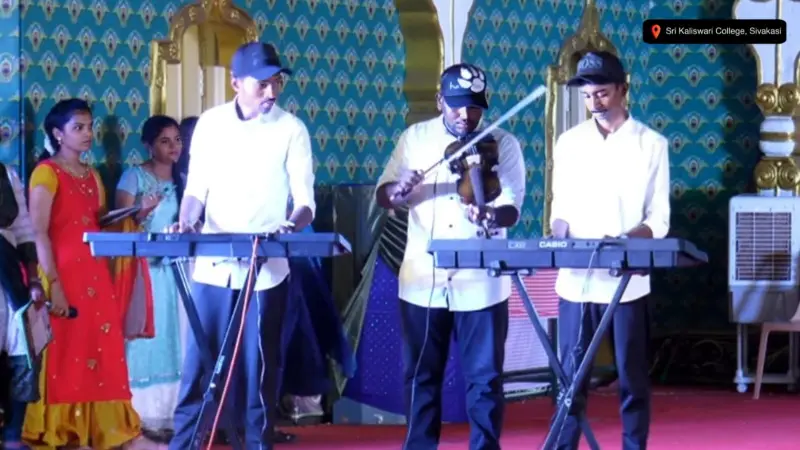 MS Dharani Performed at Sri Kaliswari College Photo