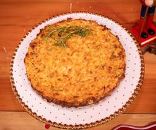 Torta de bacalhau com arroz e nozes