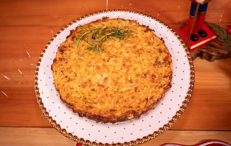 Torta de bacalhau com arroz e nozes