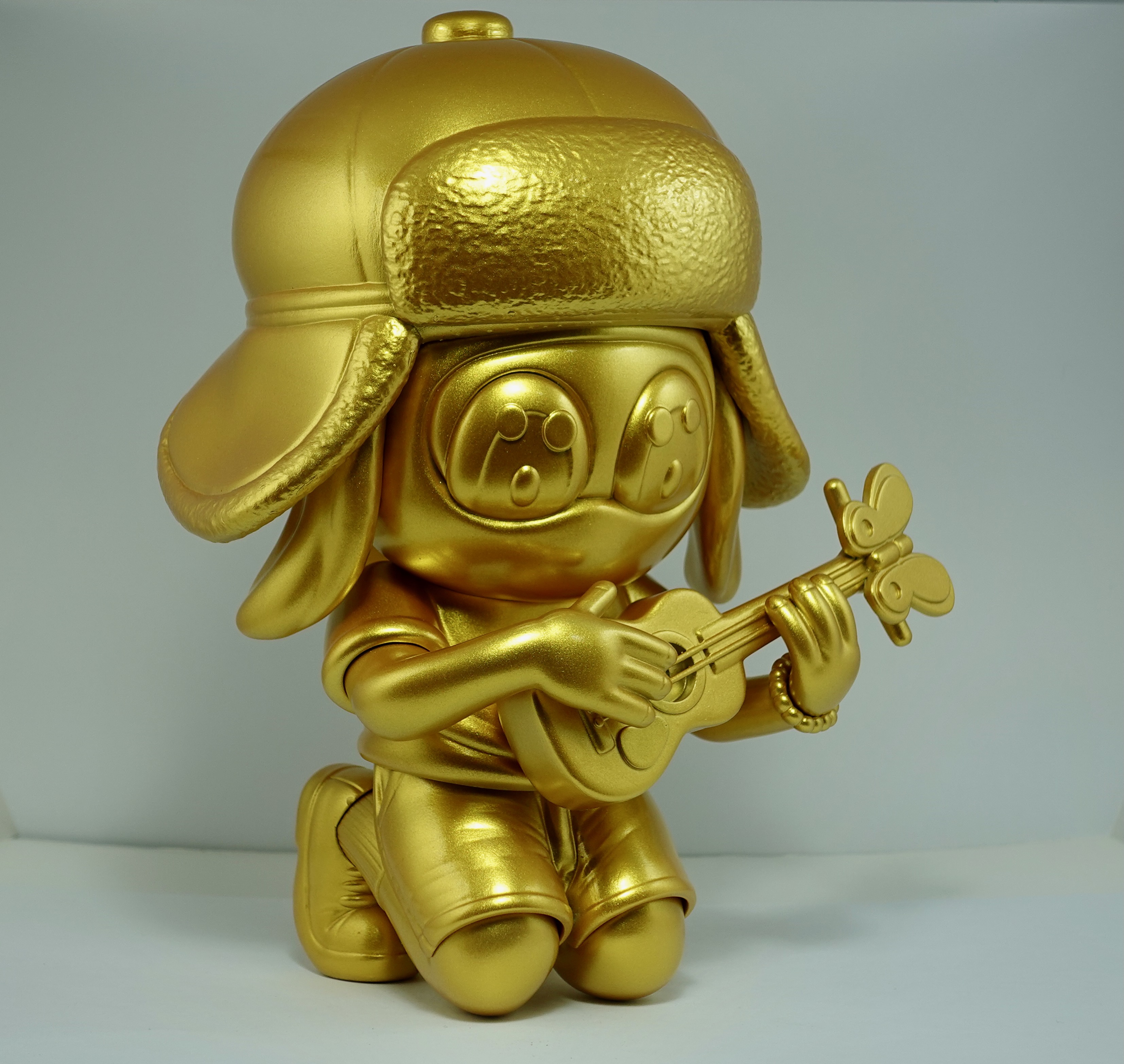 Mute Song Gold sculpture 