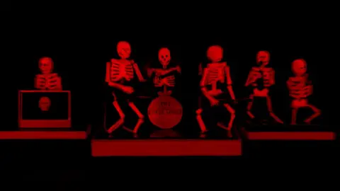 Skeletones Play Sonorous Chocolate Dynamite