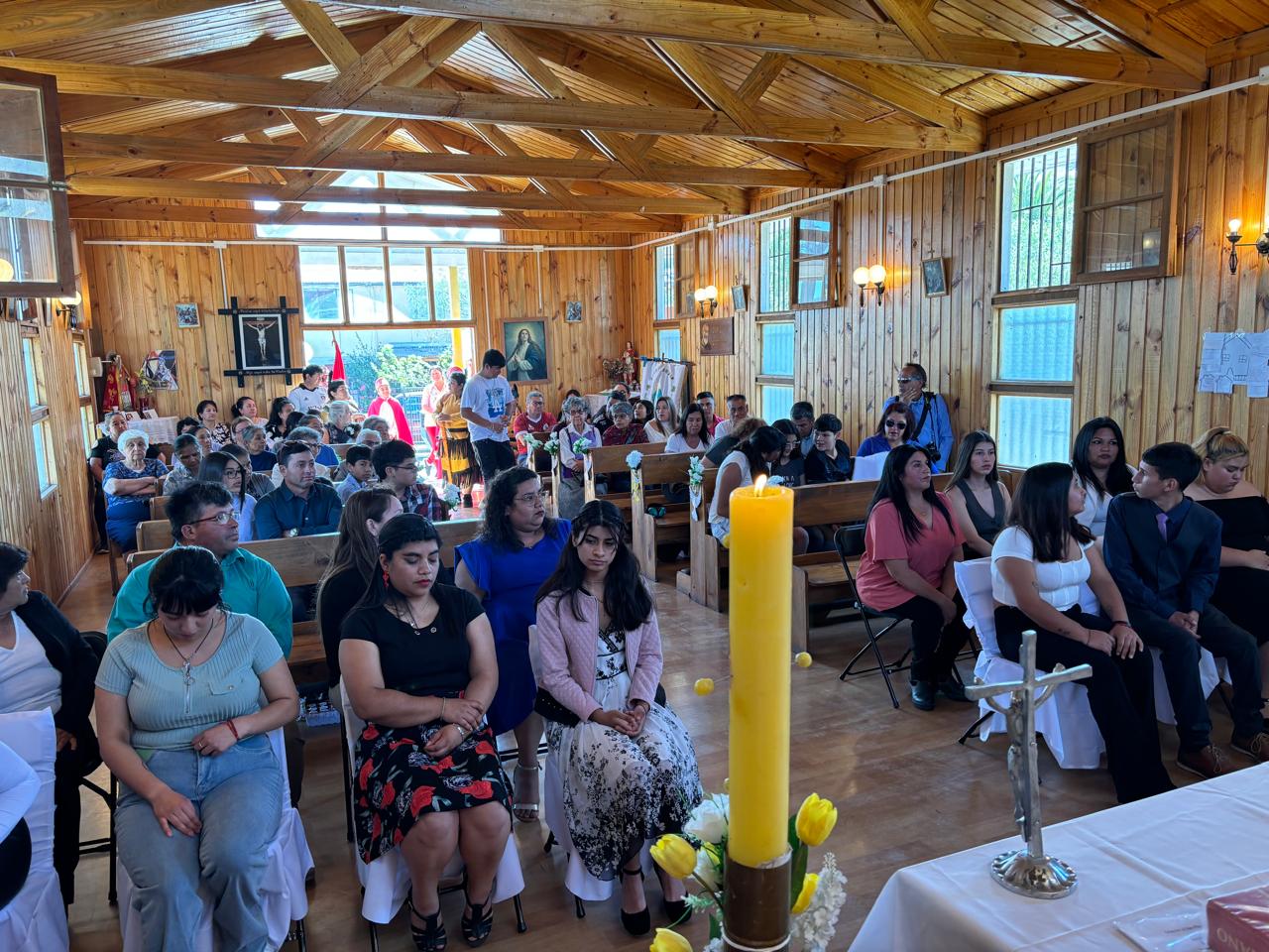 Galería de imágenes de En la capilla “San Pío”, perteneciente a la parroquia “Inmaculada Concepción” de Vicuña, confirmaciones en contexto de celebración patronal.