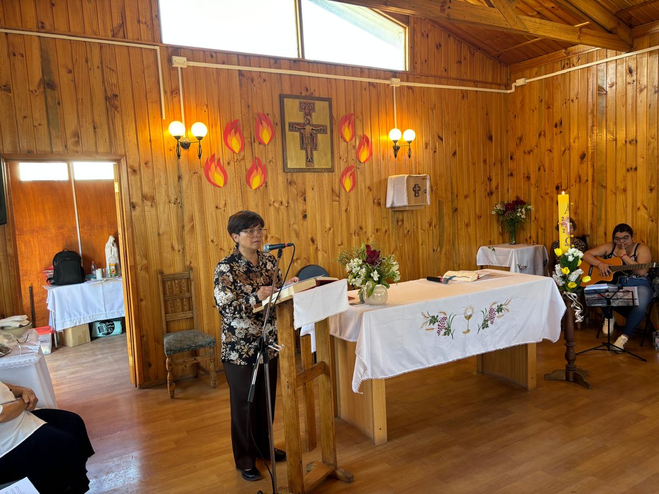 Galería de imágenes de En la capilla “San Pío”, perteneciente a la parroquia “Inmaculada Concepción” de Vicuña, confirmaciones en contexto de celebración patronal.