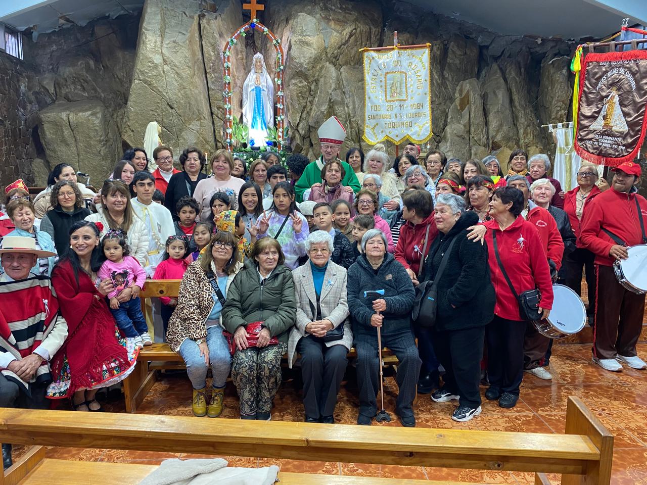 Arzobispo René Rebolledo Salinas visitó la capilla "Nuestra Señora de Lourdes" en Coquimbo