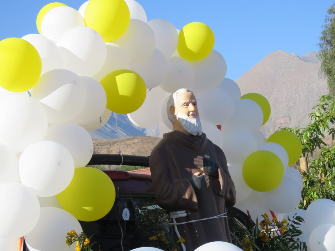 Galería de imágenes de En la capilla “San Pío”, perteneciente a la parroquia “Inmaculada Concepción” de Vicuña, confirmaciones en contexto de celebración patronal.