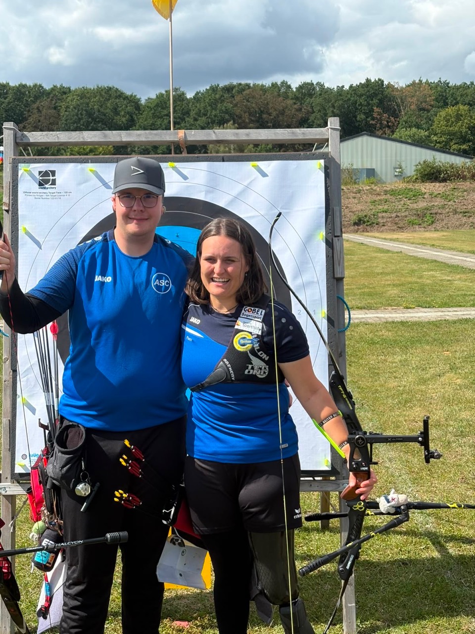 Flora Kliem und Nils Knöchelmann vom ASC Göttingen bei der Deutschen Meisterschaft im Para-Bogenschießen 2026 in Hamm