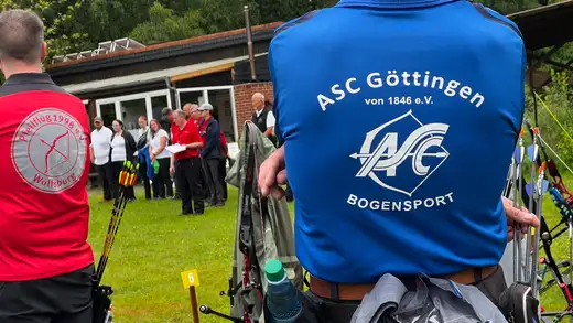 Teilnehmer des ASC Göttingen und eines anderen Vereins bei der Landesmeisterschaft Feldbogen in Wolfsburg.