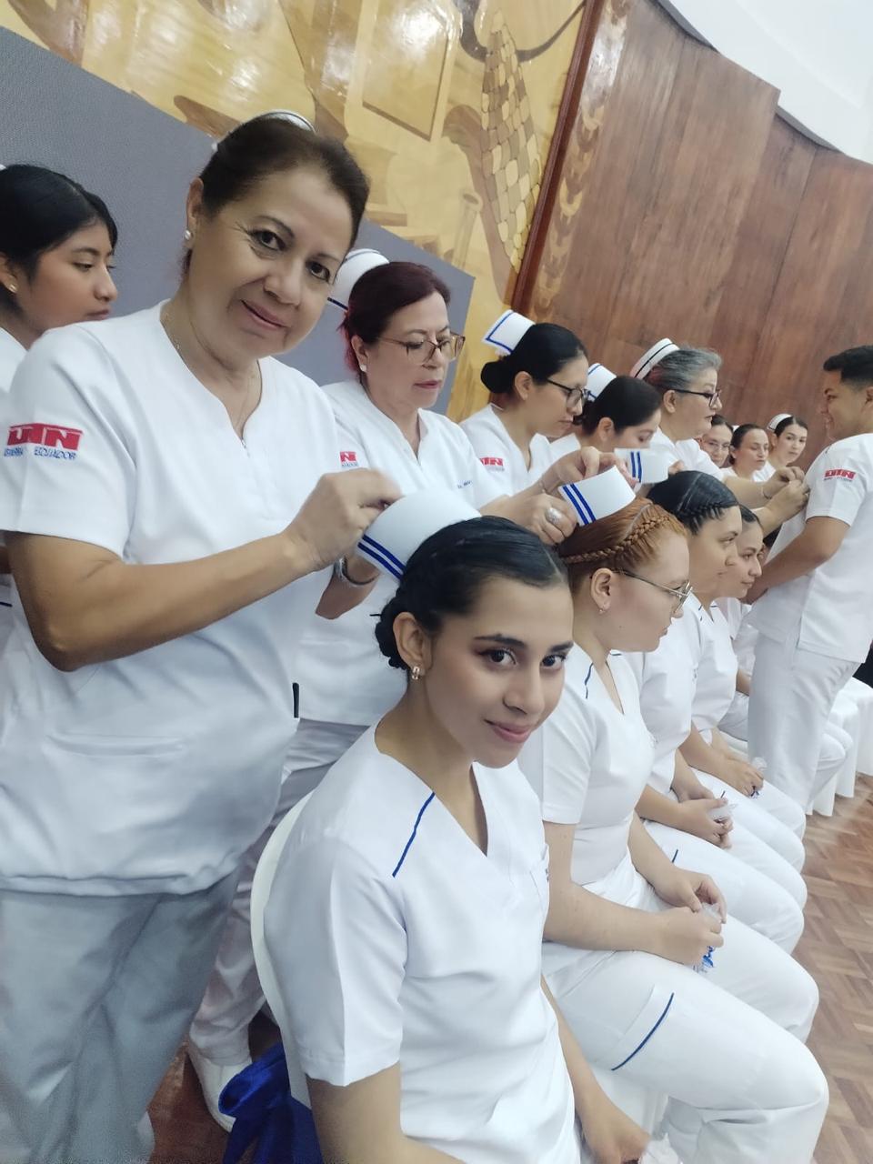 ENFERMERAS Y ENFERMEROS ECUATORIANOS