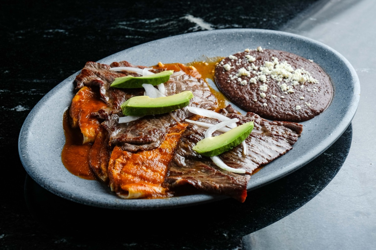 Cecina con entomatadas