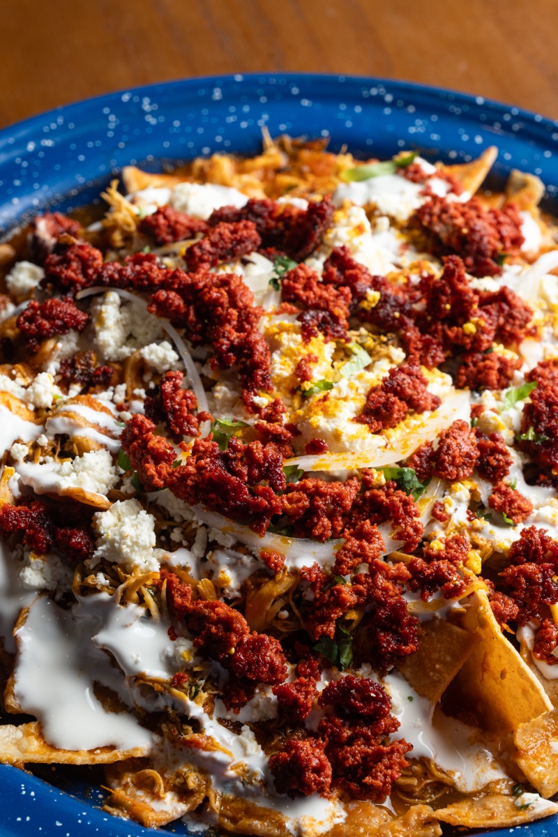 Chilaquiles con longaniza
