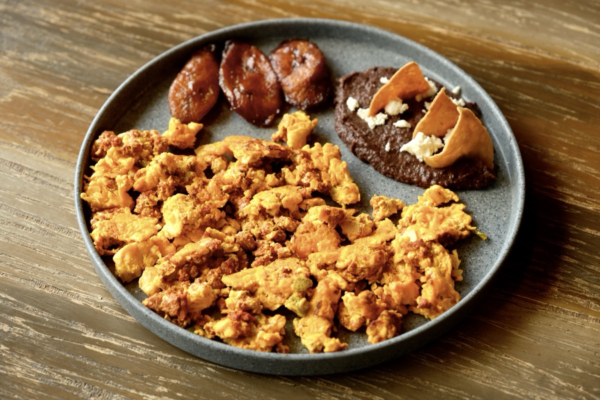 Huevos con longaniza