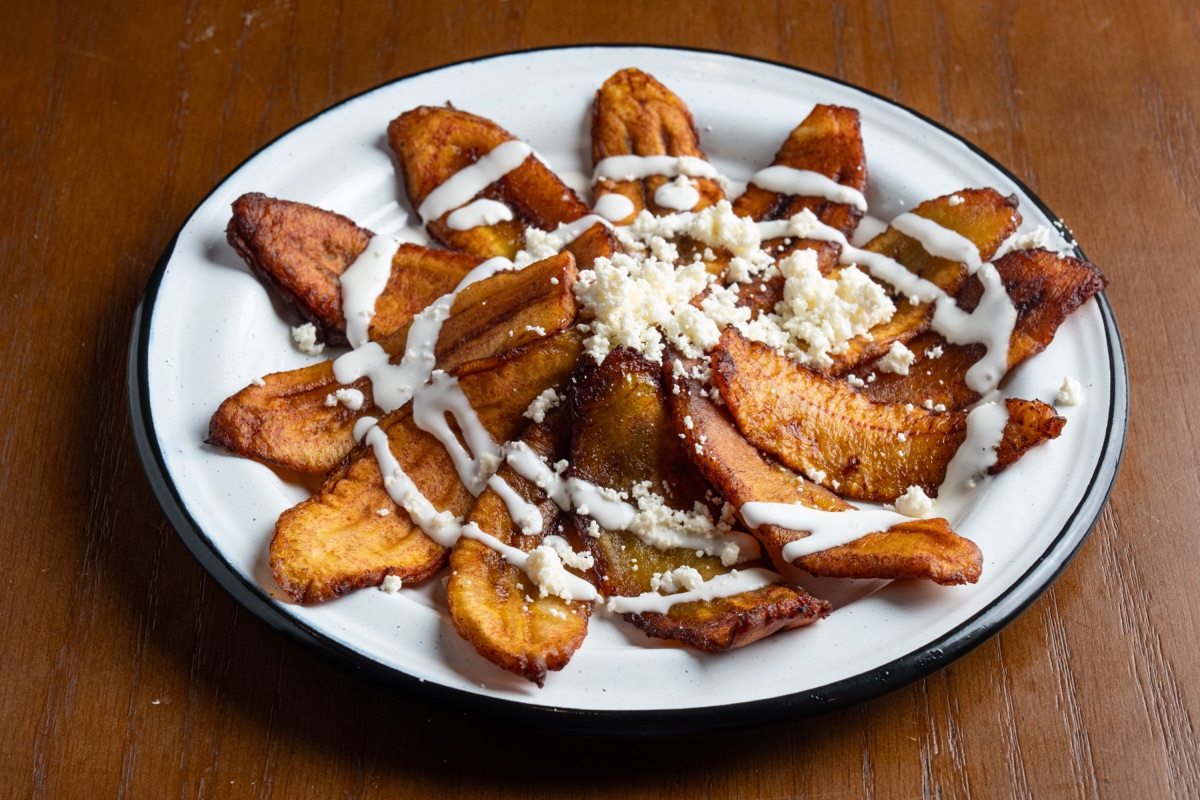 Orden de platanitos con crema y queso
