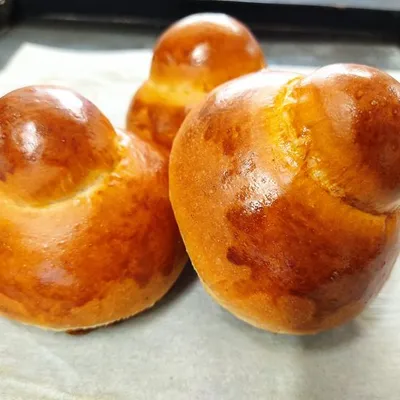 Brioche siciliana col tuppo, un irresistibile dolcetto da gustare con gelato e granita