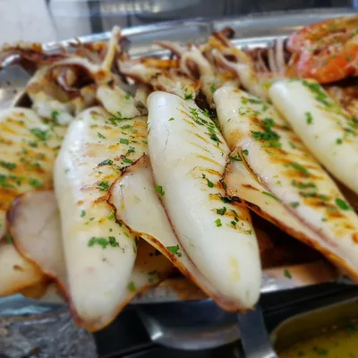 Calamari arrosto: Il piacere del mare ad ogni morso