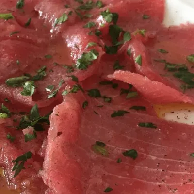 Carpaccio di tonno: gusto mediterraneo in ogni fettina