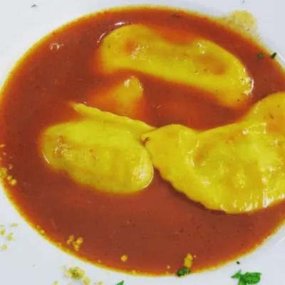 Cassatelle di ricotta in brodo di pesce: Un elegante pranzo siciliano