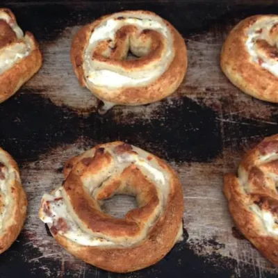 Cucciḍḍatu scaniatu di Scicli con ricotta e salsiccia: il sapore autentico del ragusano