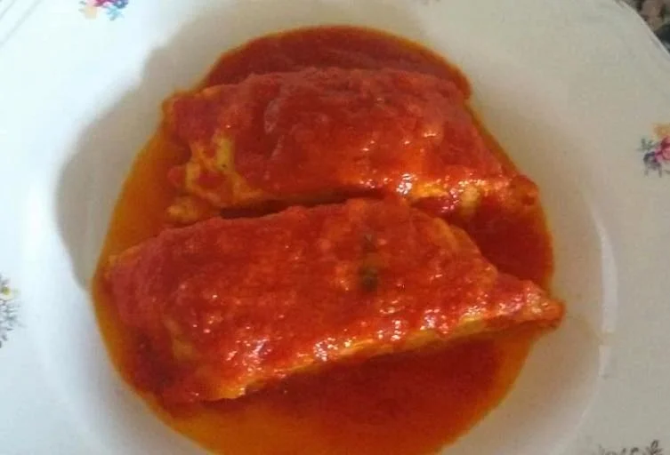 Frittatine di fave e ricotta al sugo