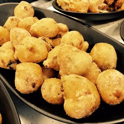 Frittelle di uova con prosciutto e formaggio: una delizia irresistibile