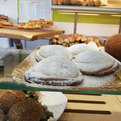 Genovesi ericine: Delizie di pasta frolla e crema della tradizione siciliana