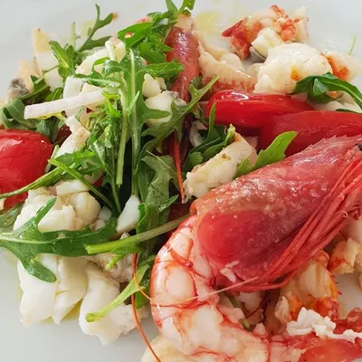 Insalata di aragosta e gamberoni alla siciliana: un'esperienza di gusto sopraffina