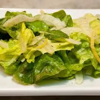 Insalata di lattuga e finocchi, una delizia fresca e leggera