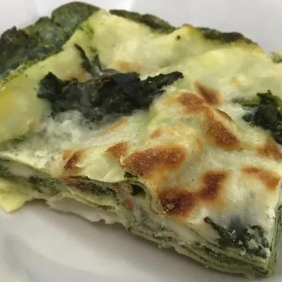 Lasagne con ricotta e spinaci: cremosità siciliana da condividere