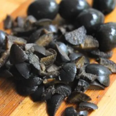 Olive nere infornate: l’antipasto siciliano dal gusto autentico