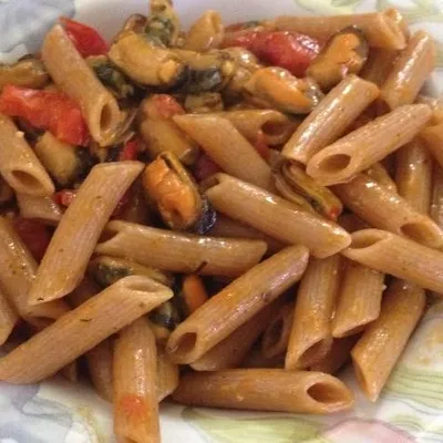Pasta con cozze, zafferano e pomodoro Pachino: Un primo davvero speciale