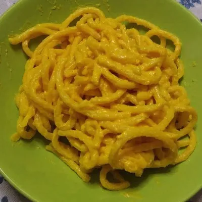 Un'esplosione di sapori: Pasta con crema di ricotta e zafferano