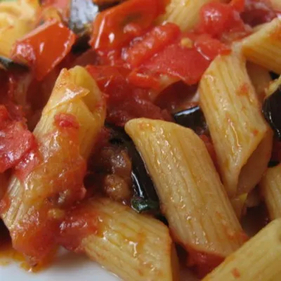 Pasta con le melanzane: Il profumo autentico della Sicilia
