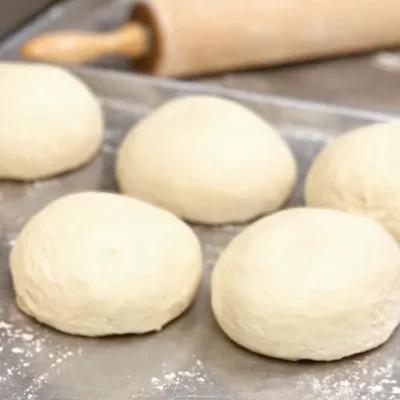 Pasta per focacce siciliana: l’impasto base della tradizione isolana