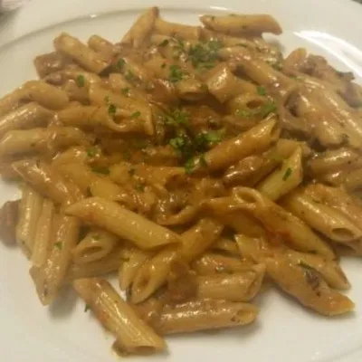 Penne alla boscaiola: il sapore dei boschi siciliani in tavola