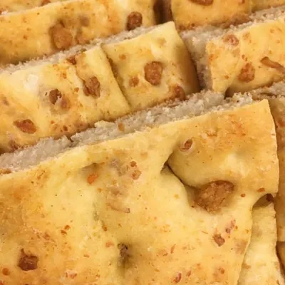 Scacciata chî frittuli: Un delizioso connubio di sapori siciliani