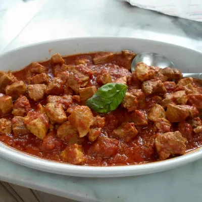 Spezzatino di maiale alla siciliana: Tenero, profumato e irresistibile