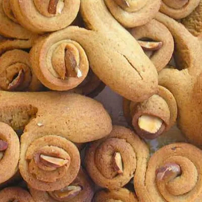 Spicchiteḍḍi eoliani: biscotti alle mandorle e agrumi delle Isole Eolie