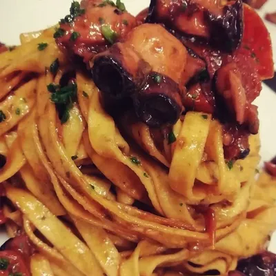 Tagliatelle con polpo: un piatto fresco che profuma di Sicilia