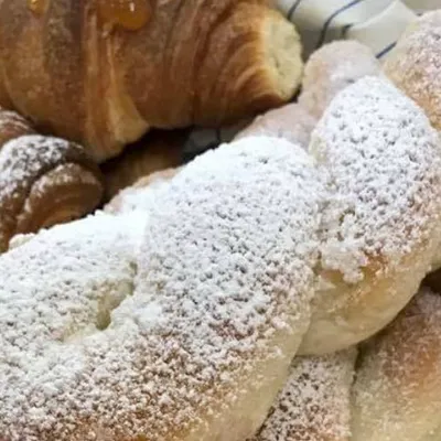 Treccine siciliane dolci con lo zucchero: la colazione dell’isola