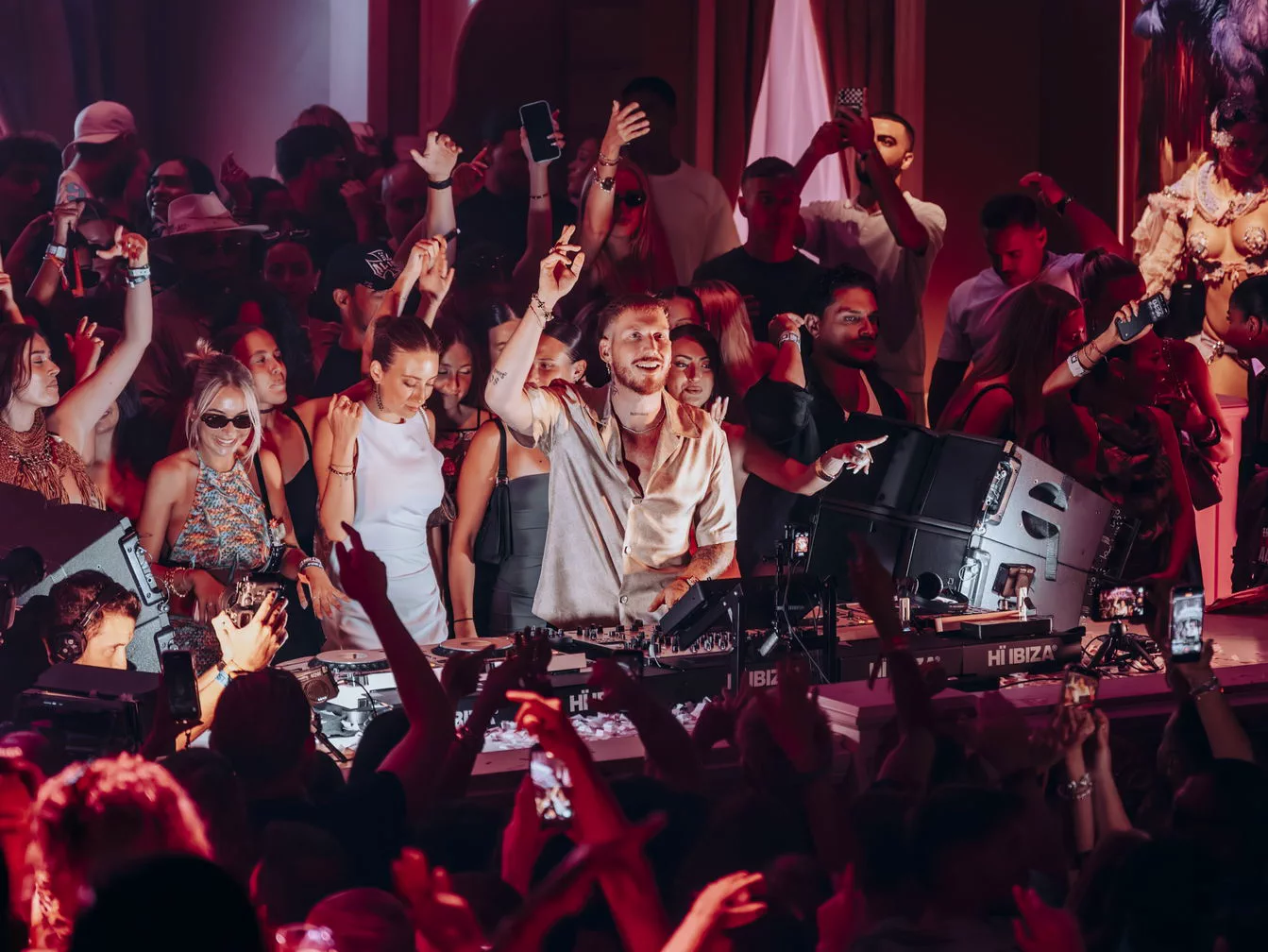 HUGEL bringt Make The Girls Dance zurück ins Hï Ibiza