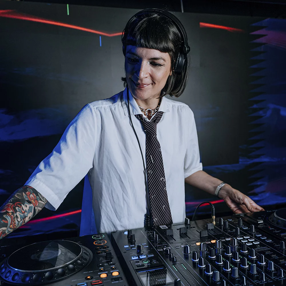 Carol Nyx y Mr. Majestyk en MOOG — 1 de noviembre