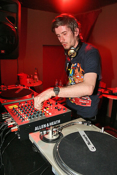 Kavinsky performing in Montreal in 2007. Credit: Delrem / Wikimedia Commons, public domain.