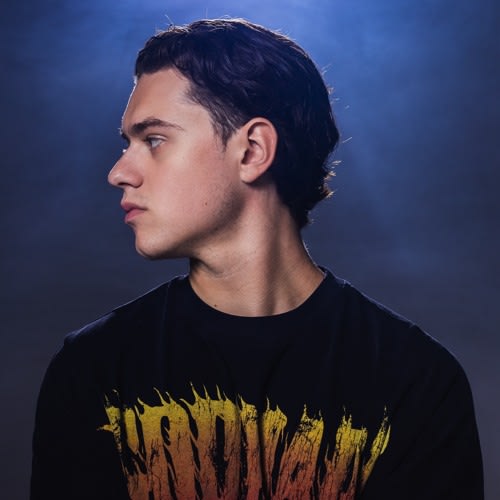 Alex Farell, mit dem Sara Landry „Angel Dust“ veröffentlicht hat. Promoaufnahme / Shotgun.