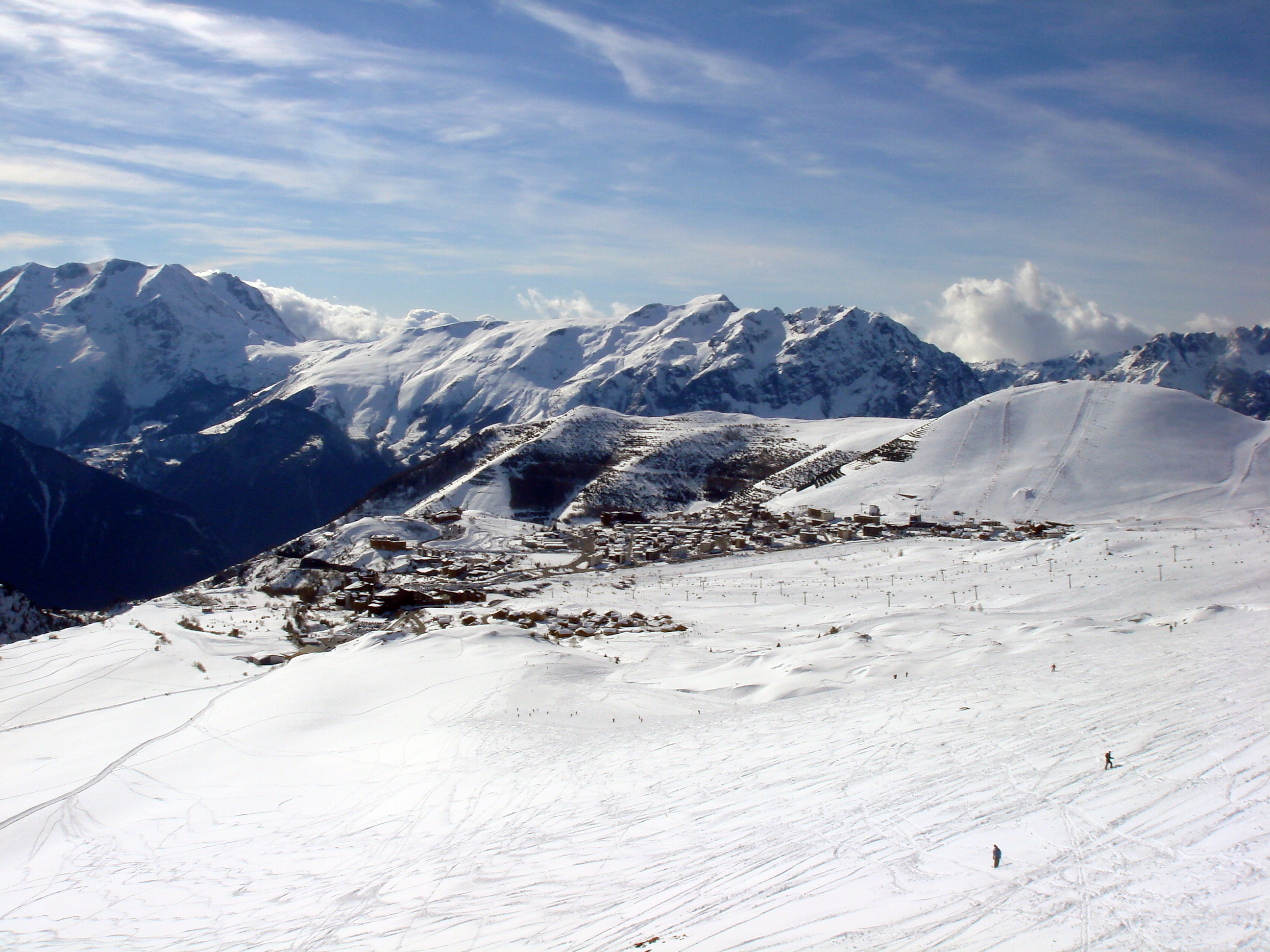 Alpe d’Huez ist seit 2019 Schauplatz von Tomorrowland Winter. Foto: Marcin Floryan / Wikimedia Commons, CC BY-SA 3.0.